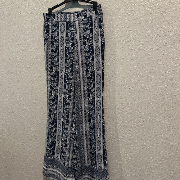 A Byer Wide Leg Blue Pattern Pants - Size S - Picture 2 of 8